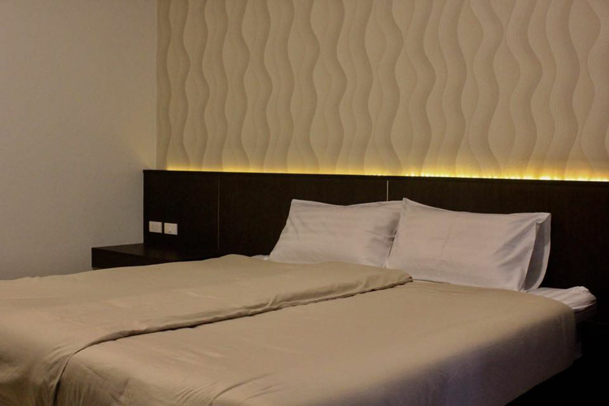 Trimm Hotel Csanthaburi Kültér fotó