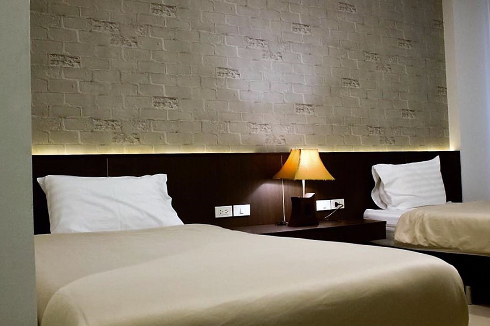 Trimm Hotel Csanthaburi Kültér fotó